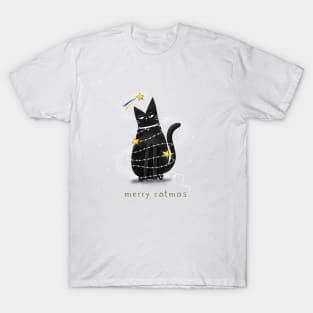 Cartoon black cat in New Year's garlands and the inscription "Merry Catmas". T-Shirt